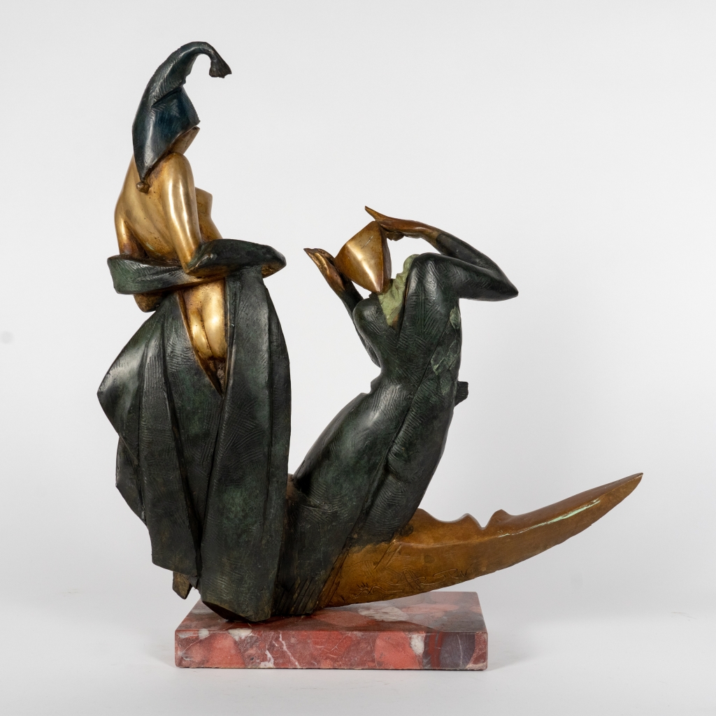 Dos de Torero d’Arsen Avetissian, sculpture en bronze représentant un torero stylisé face à une figure féminine, tous deux placés sur une composition évoquant la corrida. L’œuvre associe mouvement, tension dramatique et élégance dans un dialogue entre force et séduction.