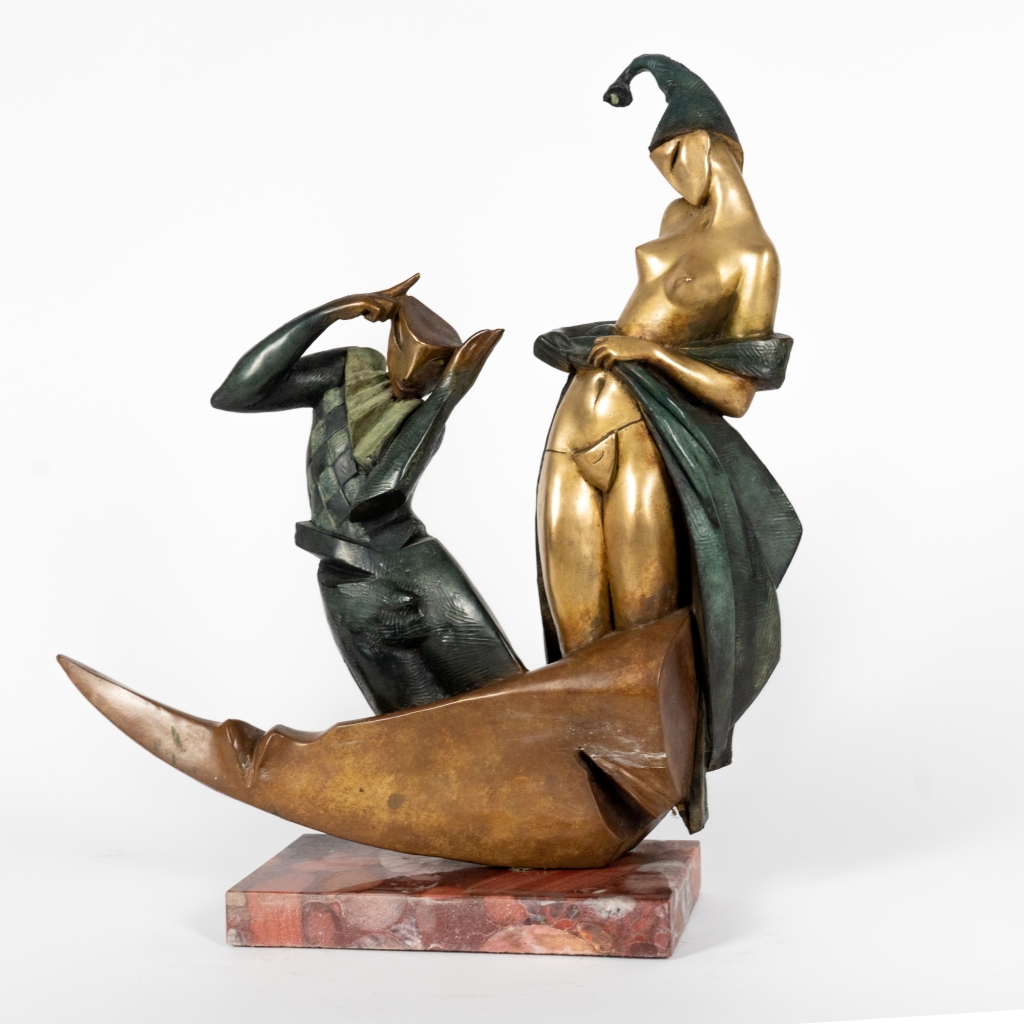 Torero d’Arsen Avetissian, sculpture en bronze représentant un torero stylisé face à une figure féminine, tous deux placés sur une composition évoquant la corrida. L’œuvre associe mouvement, tension dramatique et élégance dans un dialogue entre force et séduction.