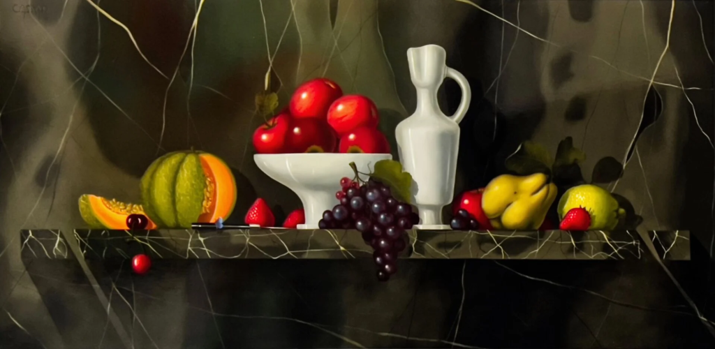 Belle et reposante peinture à l'huile sur toile de l'artiste Patrick CASSAR nous proposant ici une nature morte au pichet et fruits, son un décorum de marbre noir, les fruits très colorés contrastent avec le fond plutôt sombre