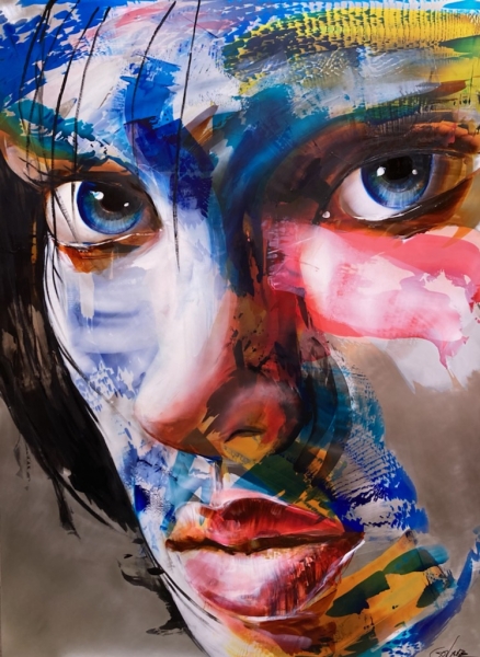 Peinture sur aluminium de Fabiola Govare sensible représentant un visage féminin abstrait avec beaucoup de couleurs, il a une mèche de cheveux, de belles lèvres et un regard perçant, c'est un grand format