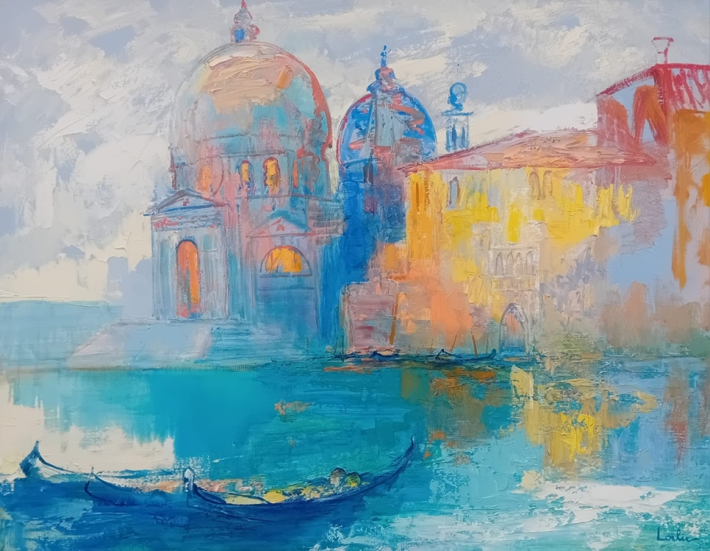 Peinture à l'huile sur toile intitulée LA SALUTE AU MATIN de Hervé LOILIER Représentant l'extrémité du Grand Canal à Venise avec une vue sur la Basilique de la Salute. on y aperçoit les gondoles vide en premier plan. La Salute est placée dans le centre gauche de la composition et les couleurs dominantes sont le bleu et le jaune
