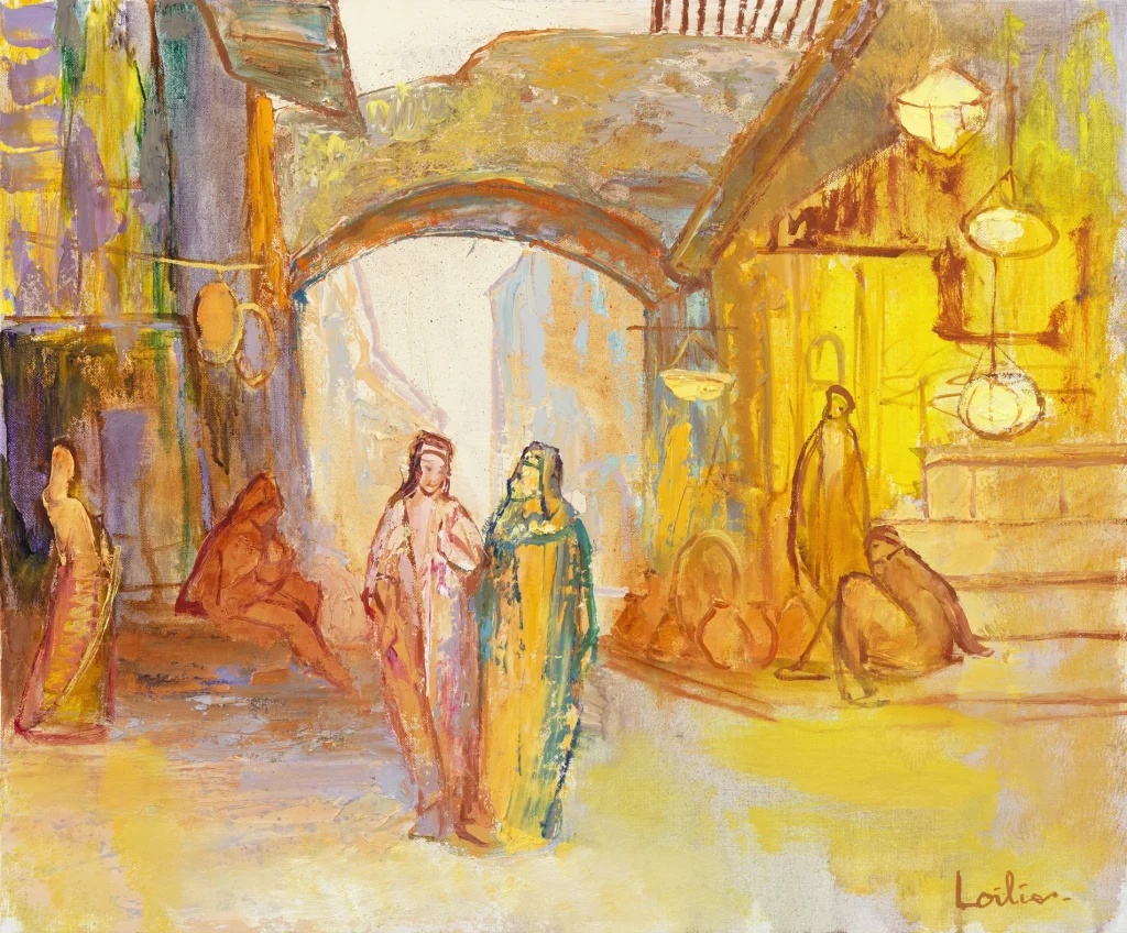 Hervé LOILIER, Dans la médina, huile sur toile représentant une scène de vie dans une ruelle orientale, avec des personnages vêtus de tenues traditionnelles sous une architecture aux arches et aux façades ocre. Une composition figurative aux tons lumineux de jaune, orange, doré et turquoise.