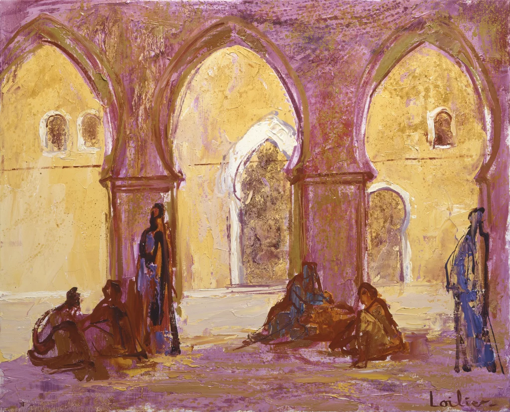 Hervé LOILIER, Sous les arcades, huile sur toile de 65 × 81 cm représentant des personnages déambulant et se reposant sous de grandes arcades aux teintes ocre et dorées. Les silhouettes élancées se détachent sur une architecture aux accents méditerranéens, sublimée par des nuances de violet, de rose et de jaune lumineux. Une scène figurative empreinte de poésie, où la matière picturale et les contrastes de couleurs évoquent une atmosphère chaleureuse et intemporelle.